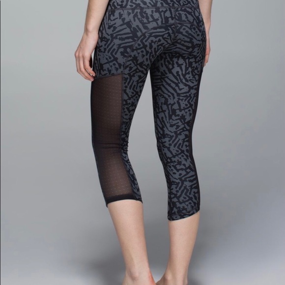 💕LULULEMON - EUC Hot to Street Crop (8) - Picture 3 of 10